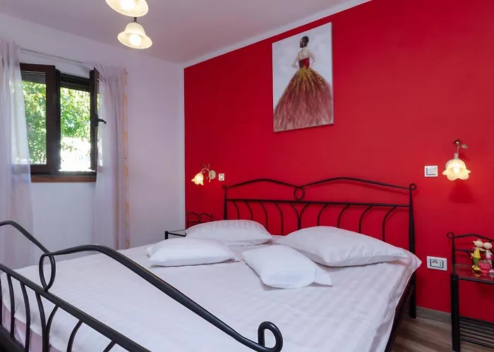 Apartman Red Romantic 2-1 *