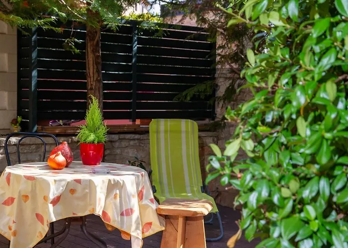 Red Romantic 2-1 Apartman