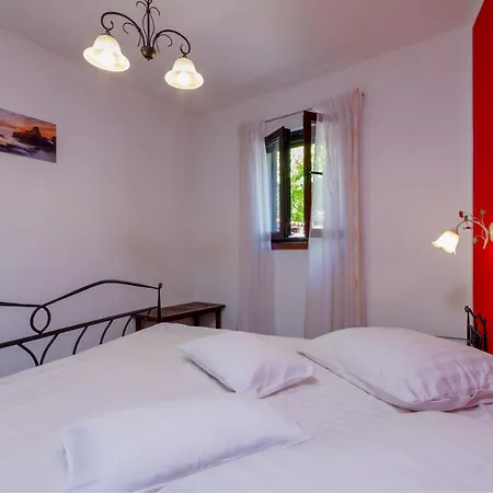 Apartment Red Romantic 2-1 Bale