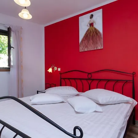 Apartment Red Romantic 2-1 *