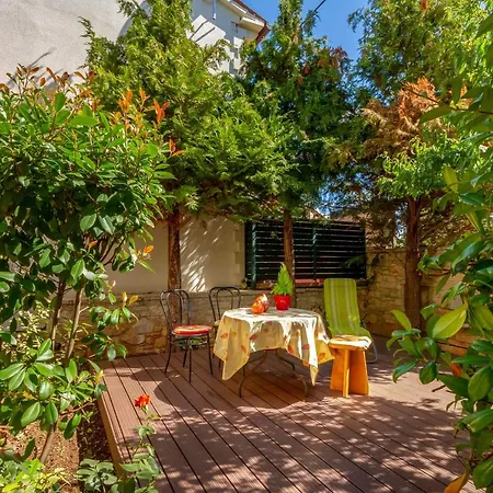 Red Romantic 2-1 Apartmán *