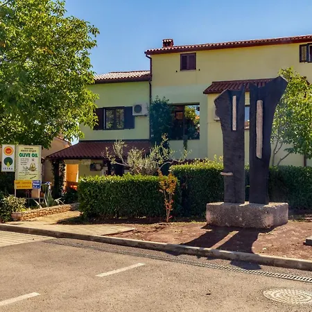 Apartment Red Romantic 2-1