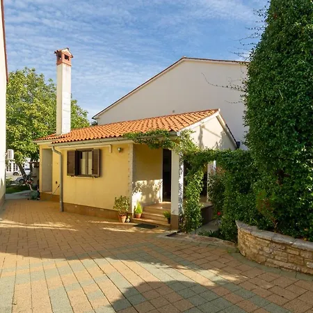 Apartment Red Romantic 2-1 *