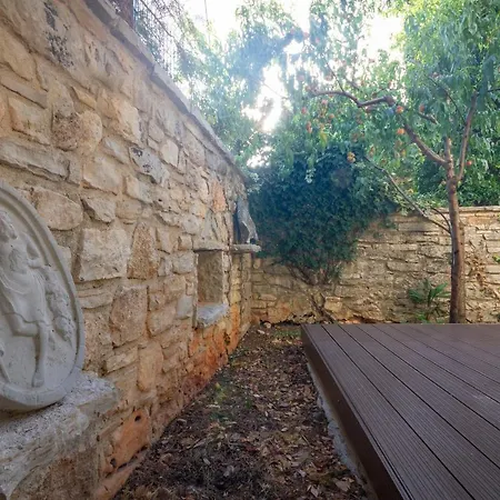 Red Romantic 2-1 شقة *