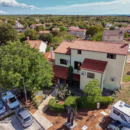 Red Romantic 2-1 شقة بالي