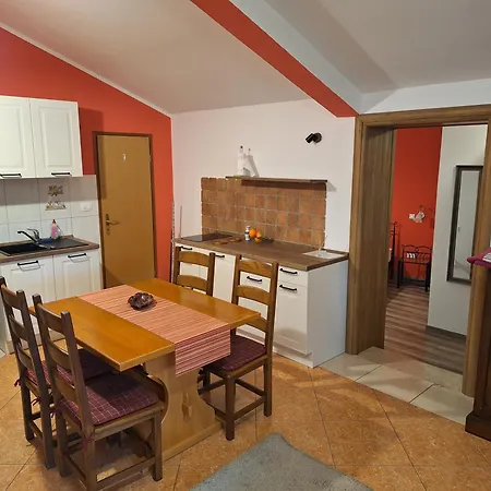 Apartmán Red Romantic 2-1 *